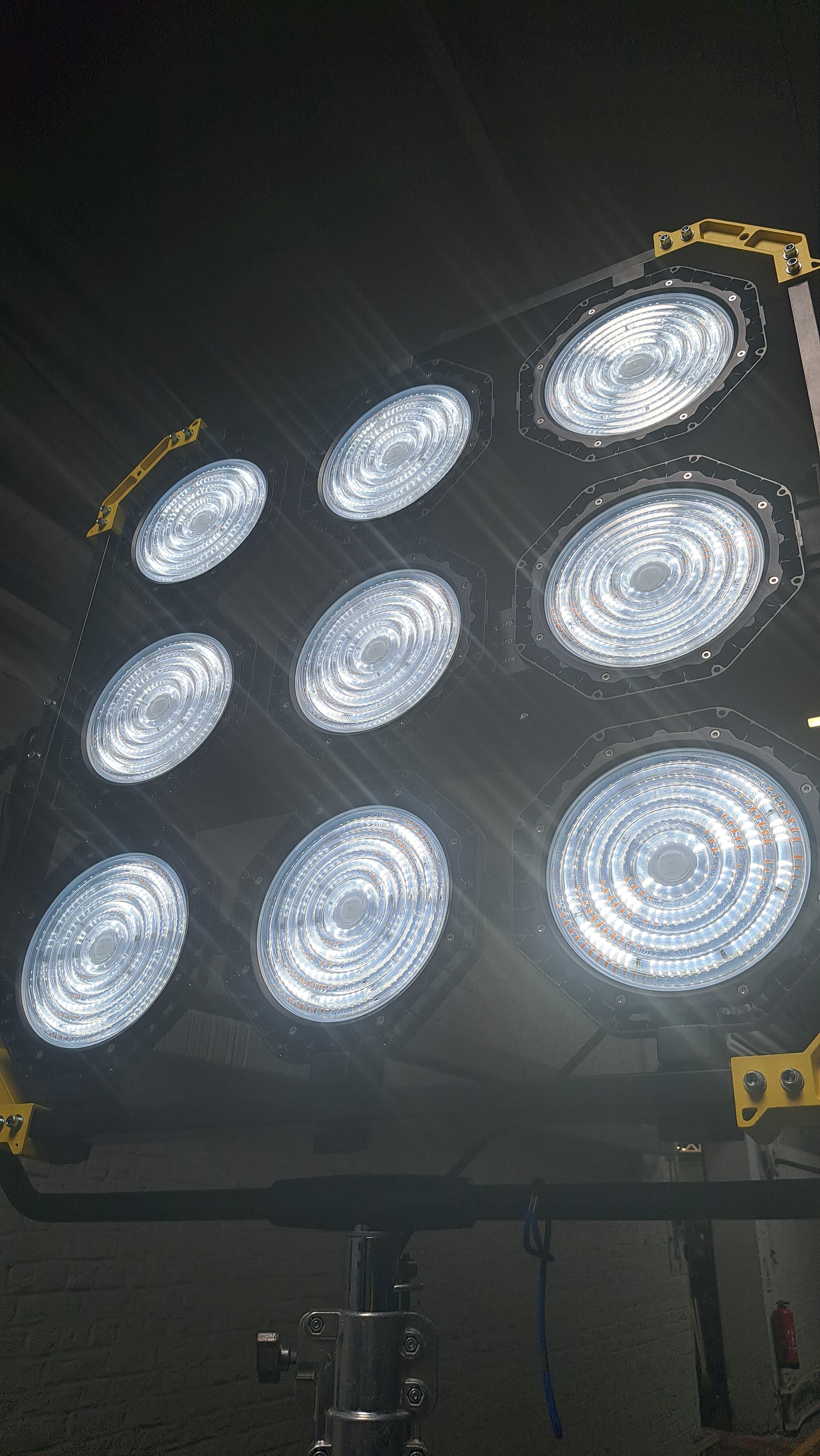 LIGHTSTAR LUXED PRO 9